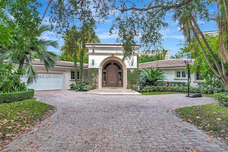 7 bedroom SingleFamilyResidence at 61 Camden Ct, Bal Harbour Residential S, Bal Harbour — photo 1