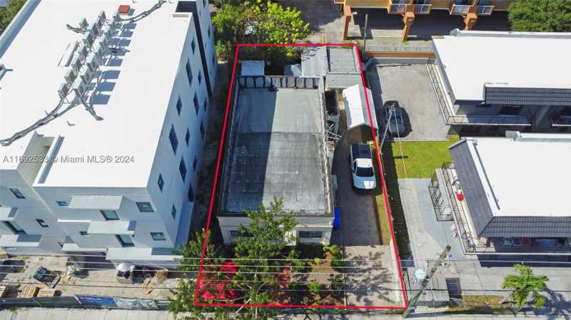 3 bedroom SingleFamilyResidence at 520 SW 11th Ave, Lawrence Estate Land Co, Miami — photo 1