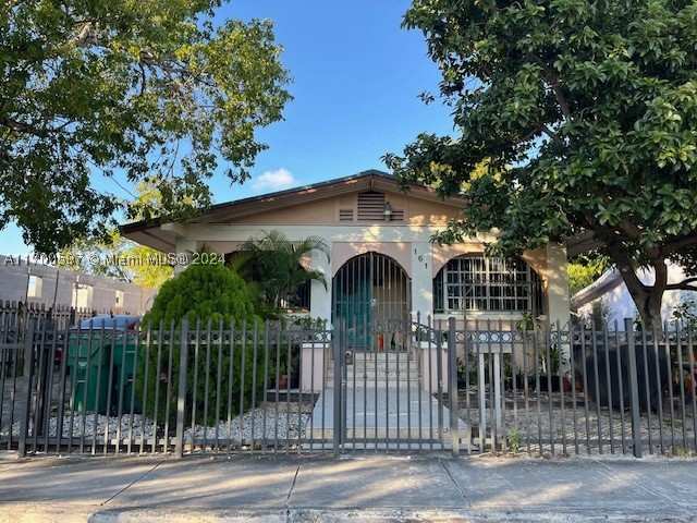 3 bedroom SingleFamilyResidence at 161 NW 35th St, Wynd Wood Park, Miami — photo 1