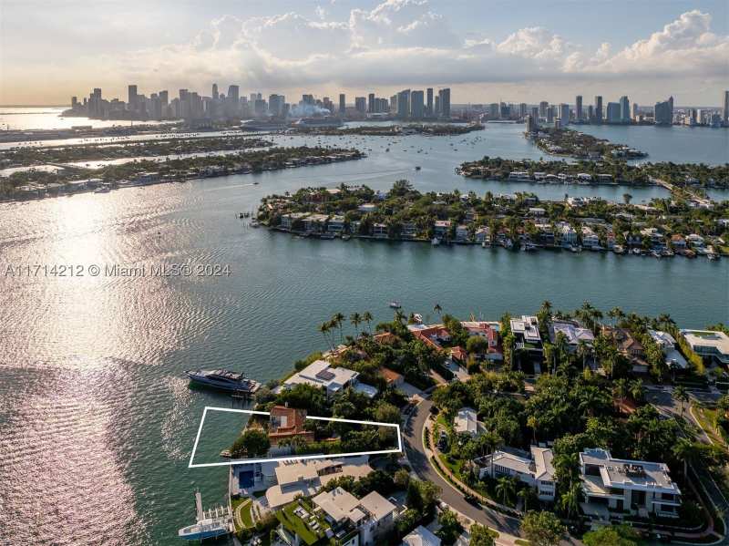 4 bedroom SingleFamilyResidence at 11 E Rivo Alto Dr, Rivo Alto Amd, Miami Beach — photo 1
