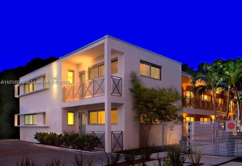 2 bedroom Condominium at 1816 Meridian Ave 4, 1818 Meridian House Condo, Miami Beach — photo 1