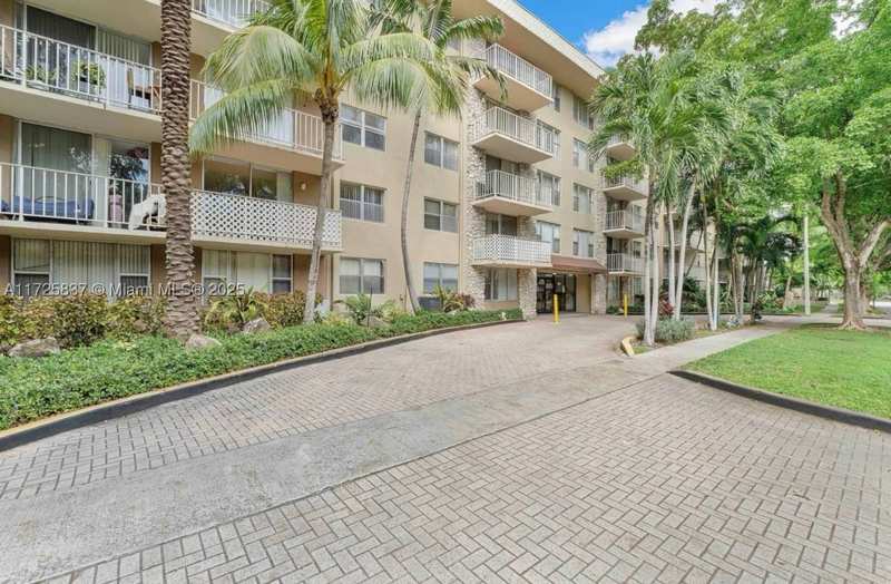1 bedroom Condominium at 1805 Sans Souci Blvd 429, Bayview Palms Condo, North Miami — photo 1