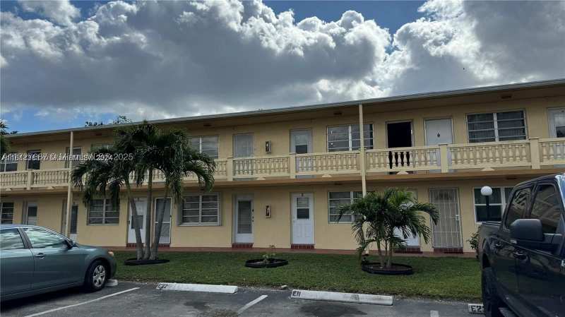 2 bedroom Condominium at 160 NE 203rd Ter 18, Ro-Mont South Condo E, Miami Gardens — photo 1