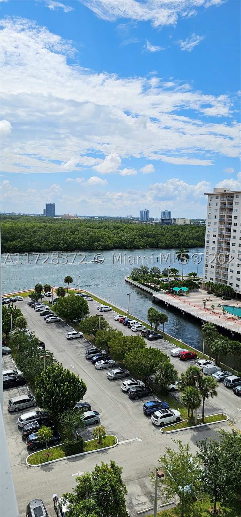 1 bedroom Condominium at 500 Bayview Dr 1117, Intracoastal Waterway, Sunny Isles Beach — photo 1