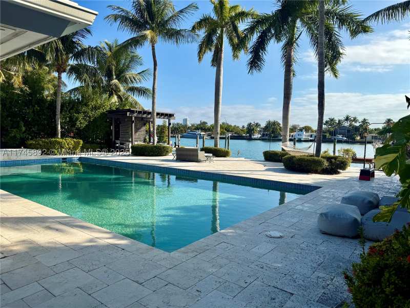 4 bedroom SingleFamilyResidence at 1670 Daytonia Rd, Biscayne Point, Miami Beach — photo 1