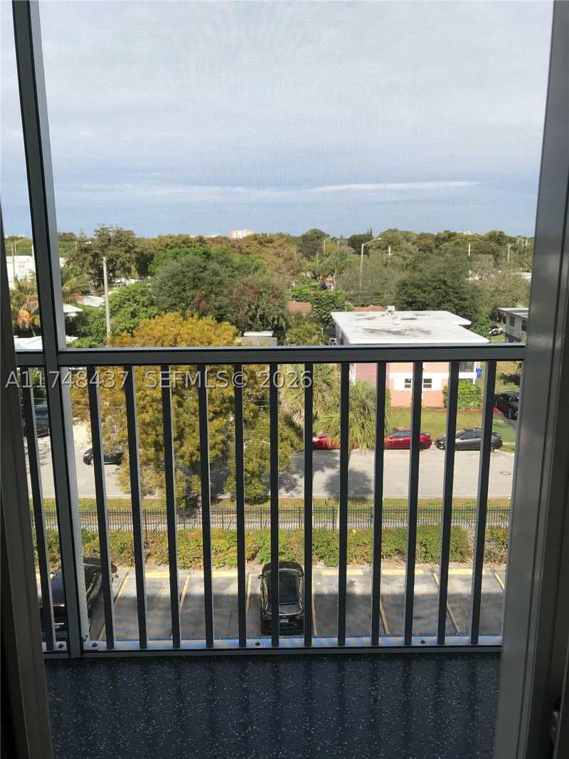 1 bedroom Condominium at 16950 W Dixie Hwy A631 Hwy 631, Woodside Apts Condo, North Miami Beach — photo 1