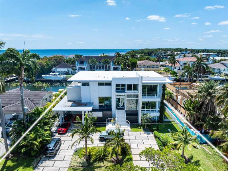 6 bedroom SingleFamilyResidence at 830 Lugo Ave, Coral Bay Sec B, Coral Gables — photo 1