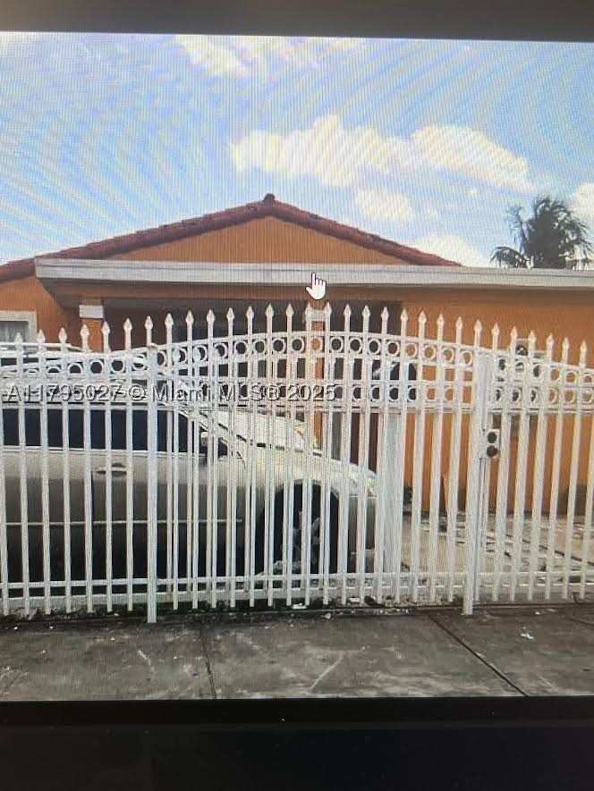 3 bedroom SingleFamilyResidence at 240 E 39th St, Sunset Manor, Hialeah — photo 1