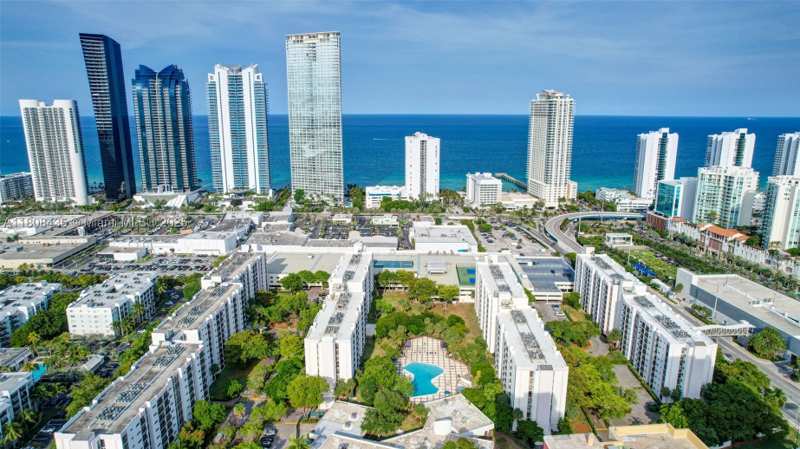 2 bedroom Condominium at 16919 N Bay Rd 521, Plaza Of Americas Condo P, Sunny Isles Beach — photo 1