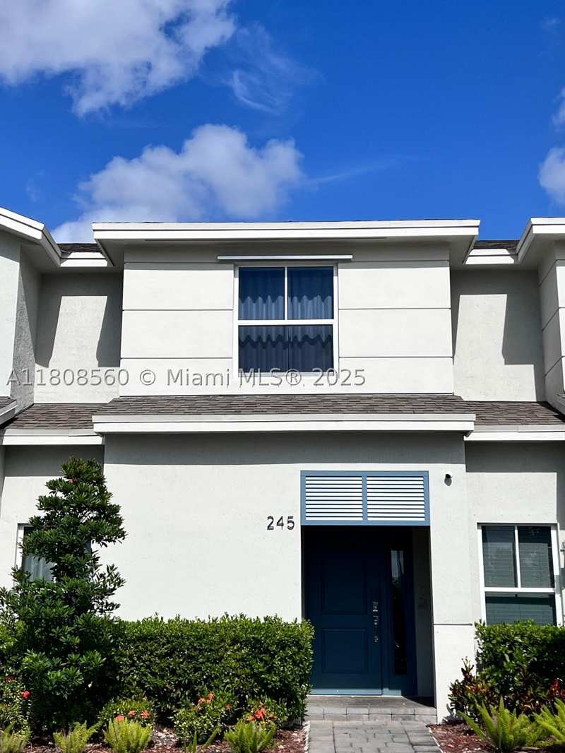 3 bedroom Townhouse at 245 NE 3rd Ct, Miami Land And Developmen, Florida City — photo 1