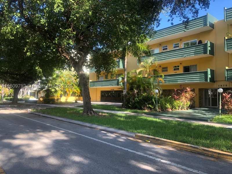 1 bedroom Condominium at 1975 NE 135th St 2D, Moonraker Condo, North Miami — photo 1
