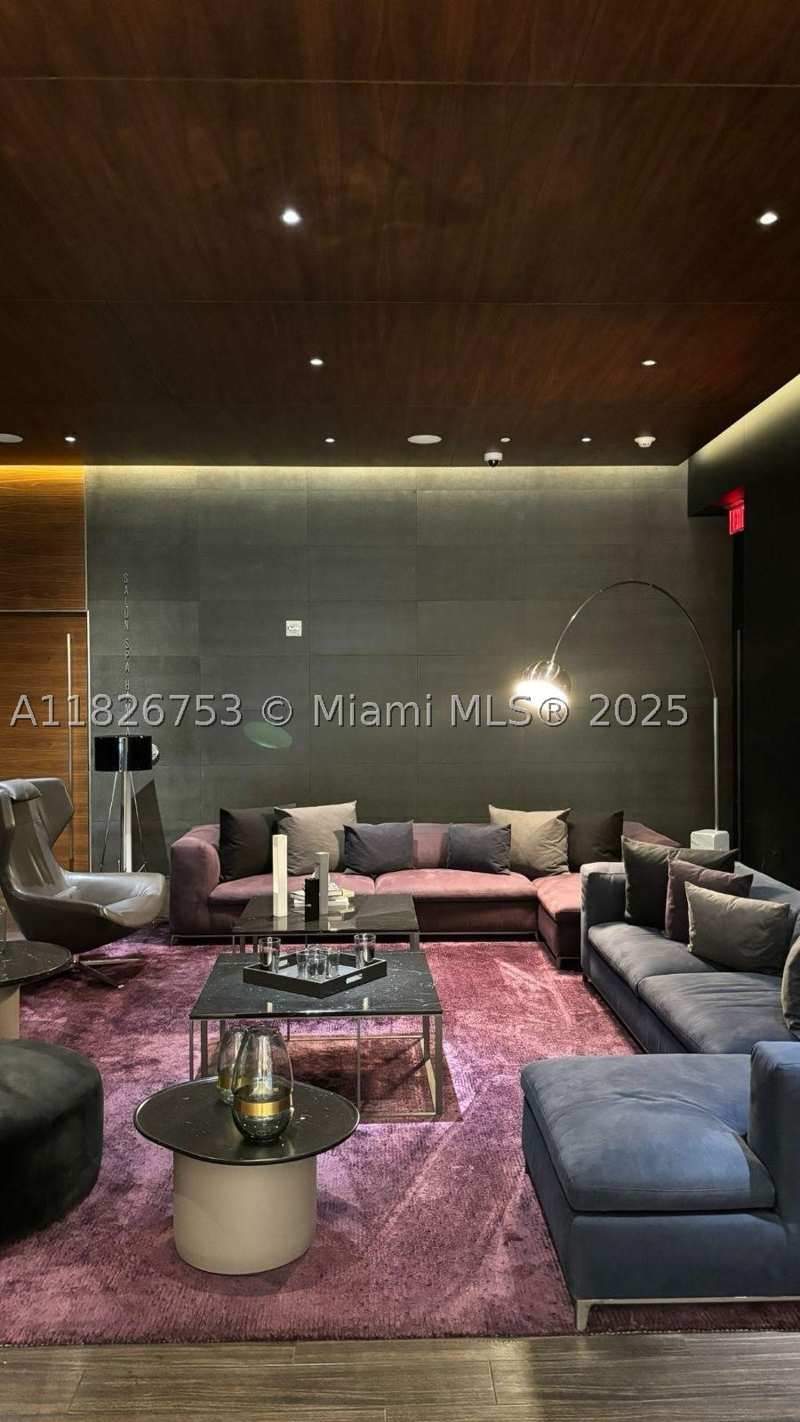 3 bedroom Condominium at 68 SE 6th St 2804, Reach Condo, Miami — photo 1