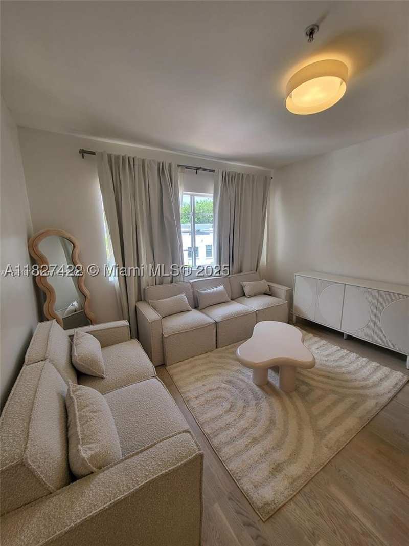 1 bedroom Condominium at 810 7th St 206, First Deco Condo, Miami Beach — photo 1