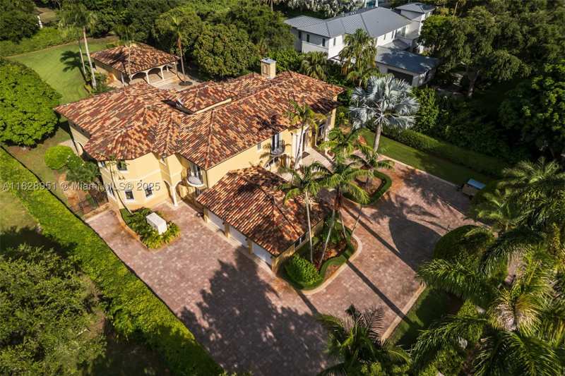 6 bedroom SingleFamilyResidence at 10851 SW 63rd Ave, Rimoldi, Pinecrest — photo 1