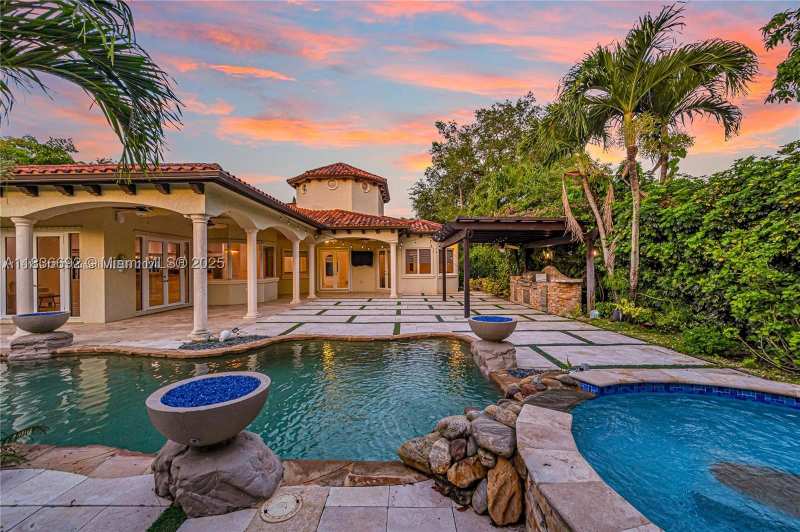 4 bedroom SingleFamilyResidence at 13400 SW 83rd Ave, Pinecrest Oaks, Pinecrest — photo 1