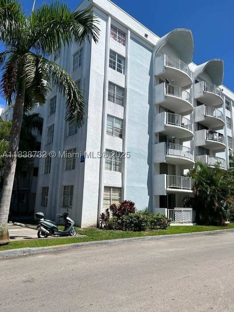1 bedroom Condominium at 498 NW 165th St Rd D-407, Montecarlo Condo, Miami — photo 1