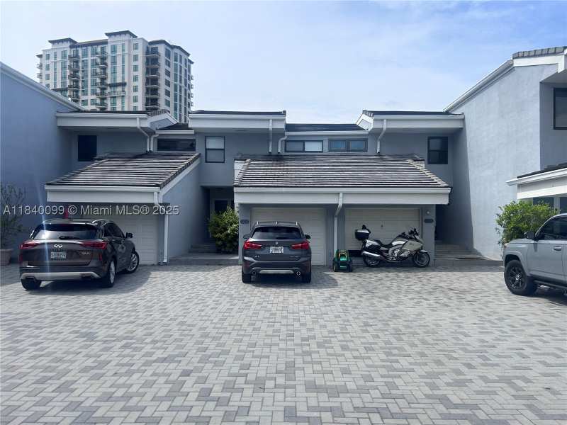 3 bedroom Condominium at 324 Poinciana Dr, Poinciana Is Yt & Rcq Clu, Sunny Isles Beach — photo 1