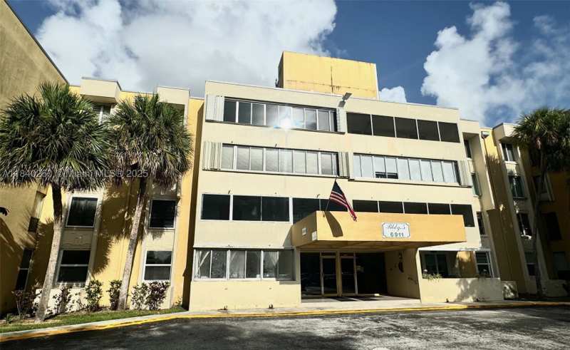 3 bedroom Condominium at 6911 SW 147th Ave 3C, Sovereigns Condo, Miami — photo 1