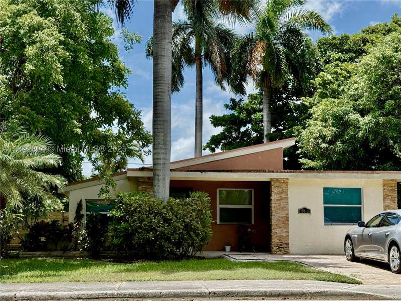 2 bedroom SingleFamilyResidence at 960 NE 82nd St, Shorecrest, Miami — photo 1
