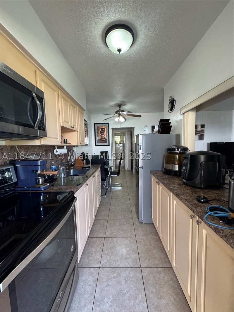 1 bedroom Condominium at 71 NW 76th St 5, Prestige Apts Inc Co-Op, Miami — photo 1