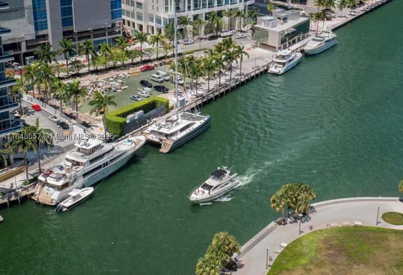 1 bedroom Condominium at 485 Brickell Ave 3711, Icon Brickell Condo No 3, Miami — photo 1