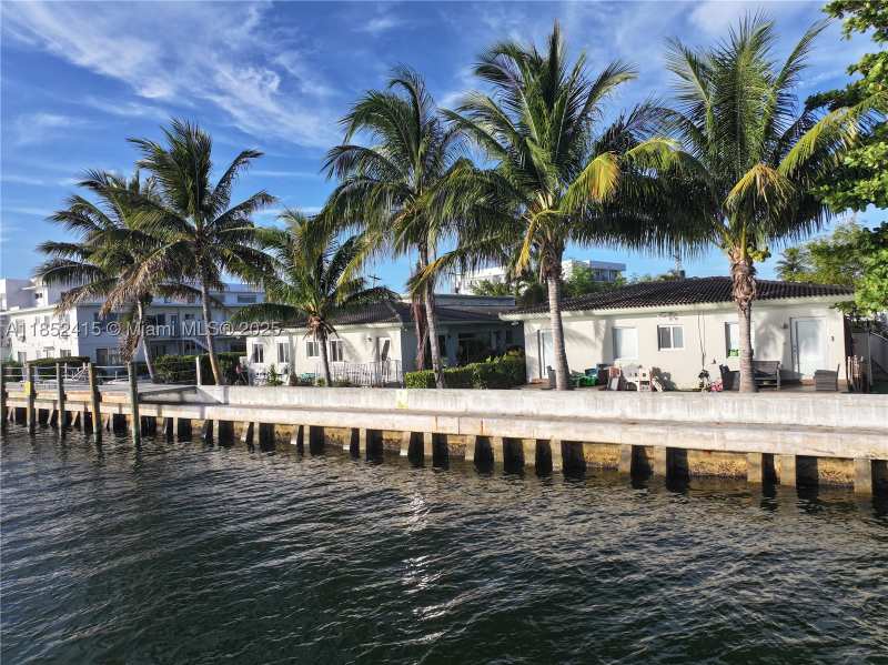 2 bedroom Condominium at 2200 Bay Dr 3, Joycia Apartments Condo, Miami Beach — photo 1