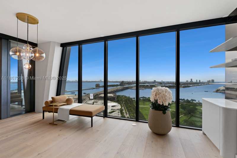 4 bedroom Condominium at 1000 Biscayne Blvd 2402, One Thousand Museum Condo, Miami — photo 1