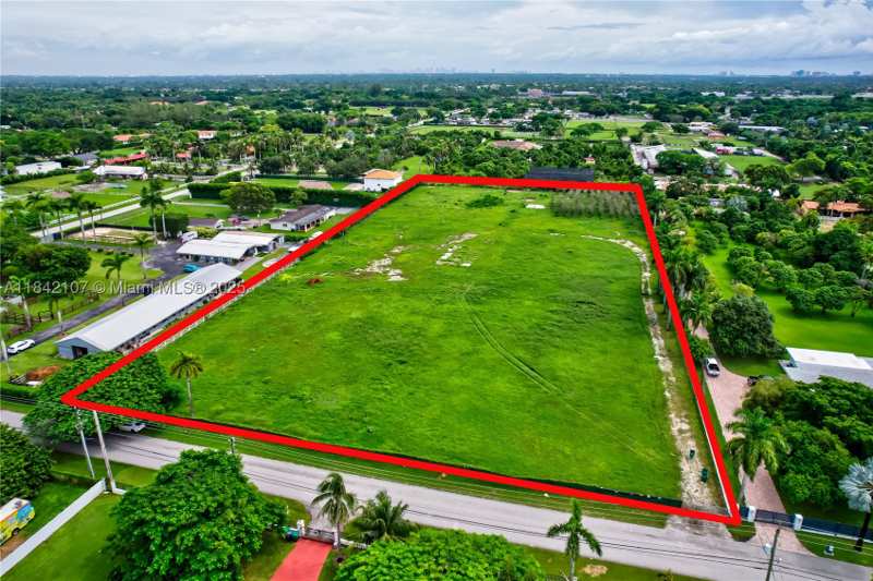 5 bedroom SingleFamilyResidence at 6501 SW 125th Ave, Horse Country, Miami — photo 1