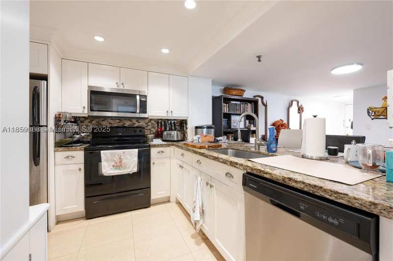 2 bedroom Condominium at 1621 Collins Ave 302, The Georgian Condo, Miami Beach — photo 1