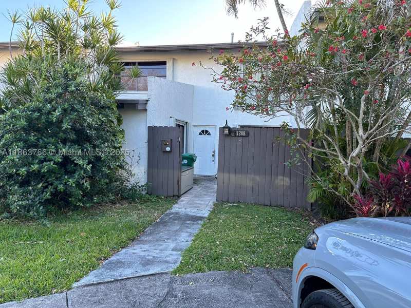 3 bedroom Townhouse at 11208 SW 67th Ter, Snapper Creek Townhouses, Miami — photo 1