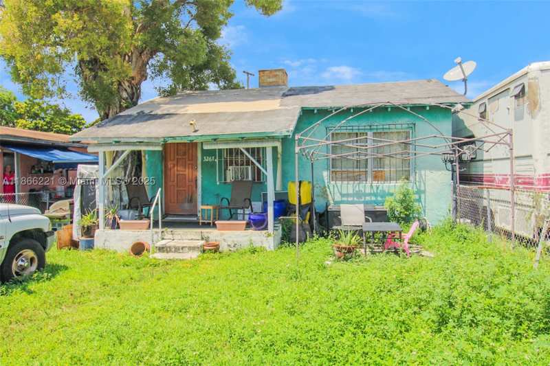 2 bedroom SingleFamilyResidence at 3267 NW 35th St, Melrose Heights 4th Sec, Miami — photo 1