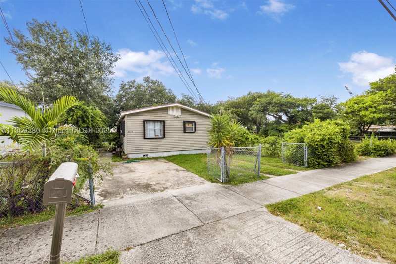 3 bedroom SingleFamilyResidence at 4510 NW 33rd Ave, Mead Manor, Miami — photo 1