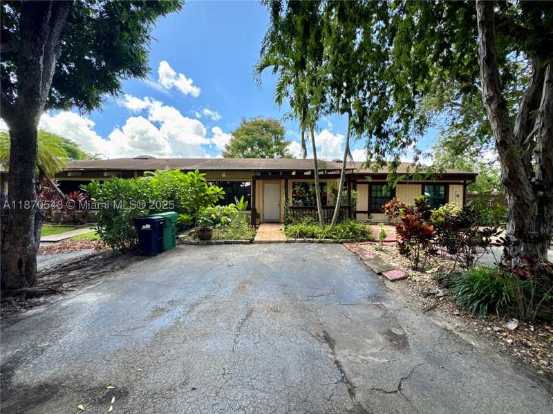 2 bedroom Townhouse at 13527 SW 101st Ln, Cindis Place Sec 2, Miami — photo 1