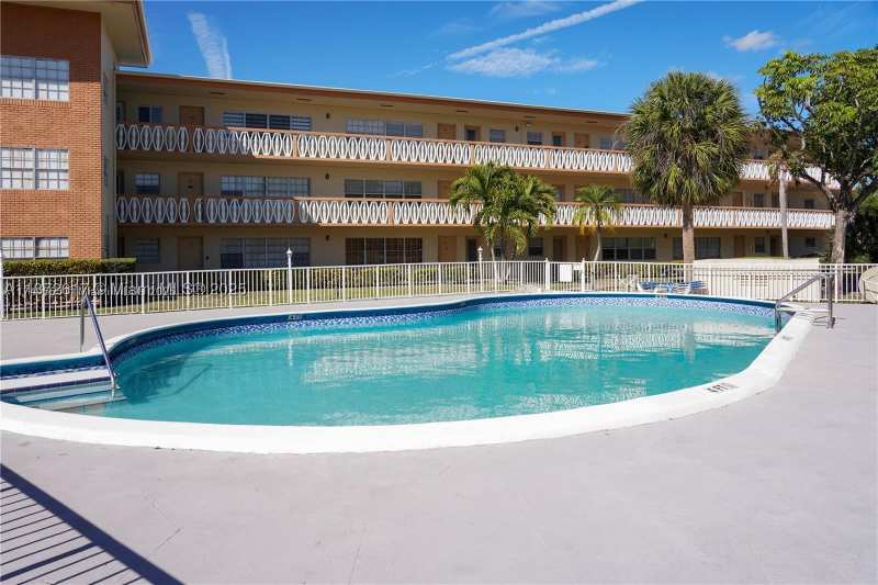 1 bedroom Condominium at 11855 NE 19th Dr 10, Sutton House Condo, North Miami — photo 1