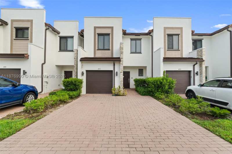 3 bedroom Townhouse at 403 NE 212th St, Via Venture Neighborhood, Miami — photo 1