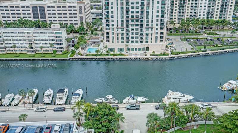 2 bedroom Condominium at 100 Bayview Dr 1931, Arlen House East Condo, Sunny Isles Beach — photo 1