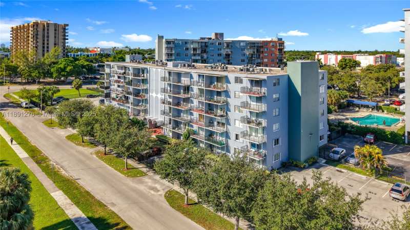 2 bedroom Condominium at 12500 NE 15th Ave 105, Three Horizons East Condo, North Miami — photo 1