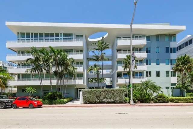 2 bedroom Condominium at 7800 Collins Ave 203, Rond Point Condo, Miami Beach — photo 1