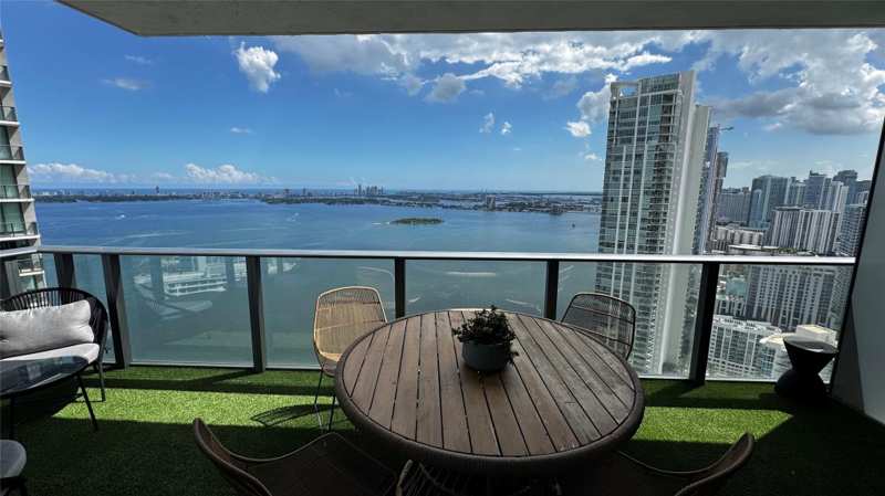 1 bedroom Condominium at 650 NE 32nd Street 4307, Paraiso Bay, Miami — photo 1