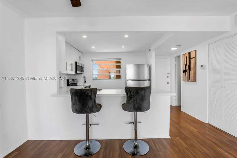 1 bedroom Condominium at 16400 NE 17th Ave 601, Three Seasons Condo Bldg, North Miami Beach — photo 1