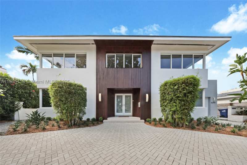 4 bedroom SingleFamilyResidence at 5244 Alton Rd, La Gorce Golf Sub, Miami Beach — photo 1