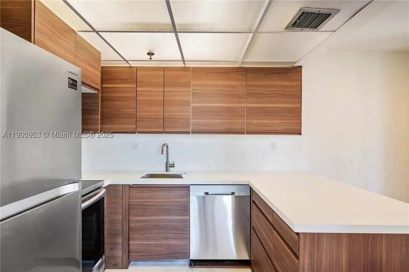 3 bedroom Condominium at 17890 W Dixie Hwy 606, Greynolds Park Club Condo, North Miami Beach — photo 1