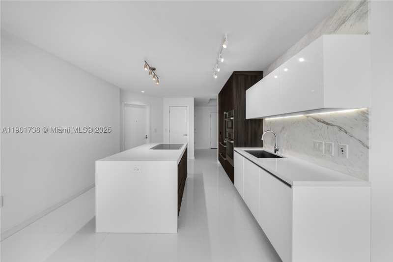 1 bedroom Condominium at 851 NE 1st Ave 2106, Paramount Miami Worldcent, Miami — photo 1