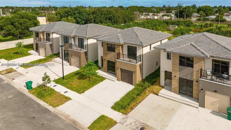 5 bedroom SingleFamilyResidence at 1119 NW 1st St, Aurora, Florida City — photo 1