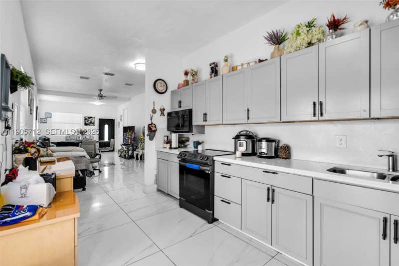 4 bedroom SingleFamilyResidence at 3166 NW 102nd St, The Tropics Amd, Miami — photo 1