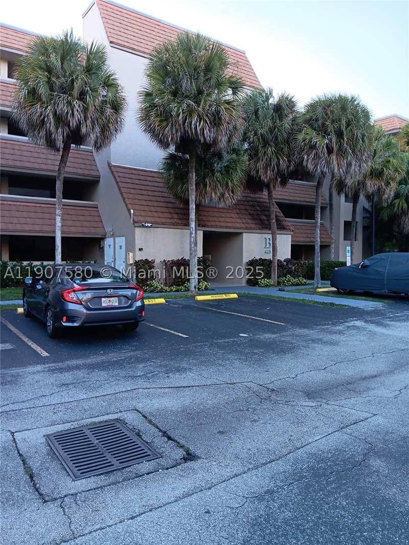 2 bedroom Condominium at 461 Ives Dairy Rd 304-2, Summertree Vilg Calif Cl, Miami — photo 1