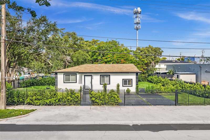 4 bedroom SingleFamilyResidence at 5850 NE 3rd Ave, Pierces Lemon City, Miami — photo 1