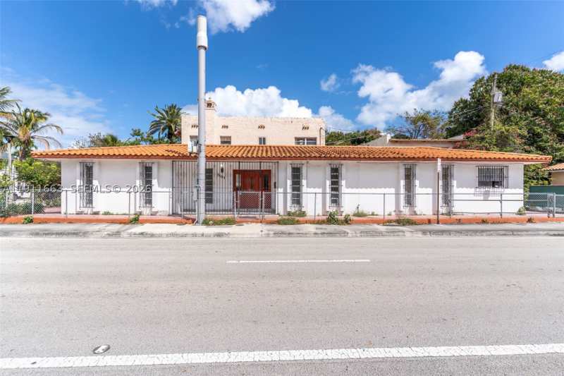 5 bedroom SingleFamilyResidence at 1101 SW 17 Ave, Shenandoah, Miami — photo 1