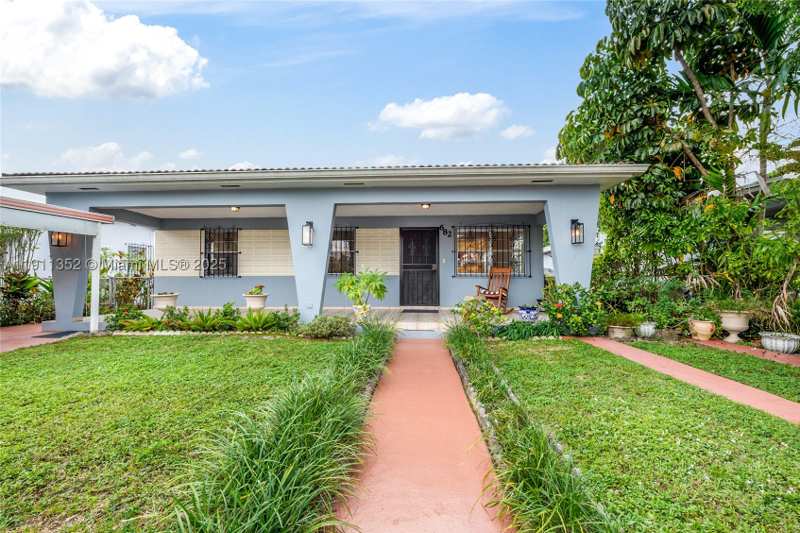 4 bedroom SingleFamilyResidence at 682 W 37th St, 2nd Rev Pl Of Industrial, Hialeah — photo 1