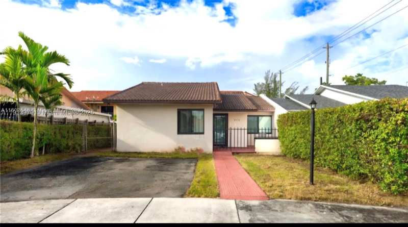 3 bedroom SingleFamilyResidence at 11570 SW 5th St, Gil-Mar Sub, Sweetwater — photo 1